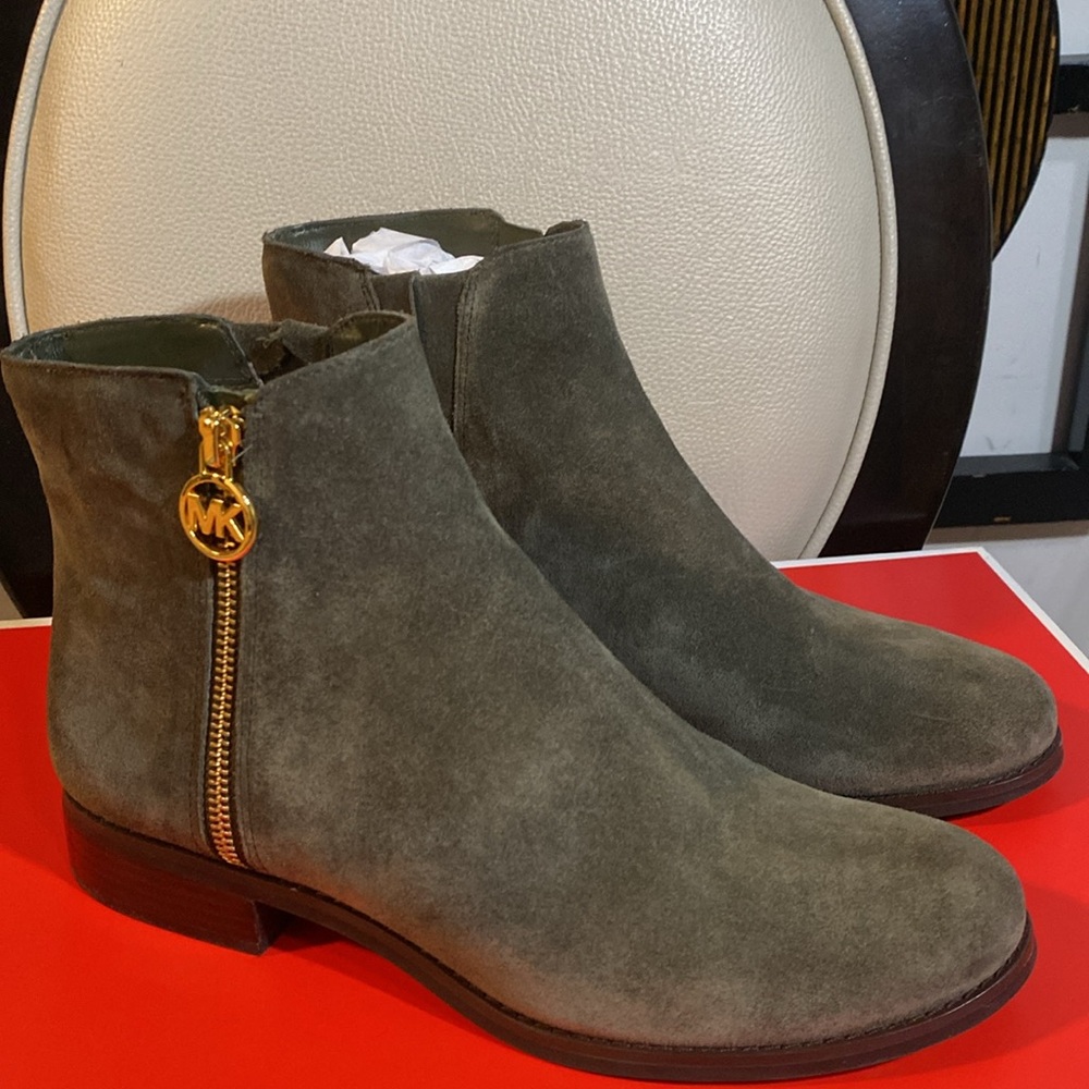 Michael Kors ankle boots fairly used in a very good condition.